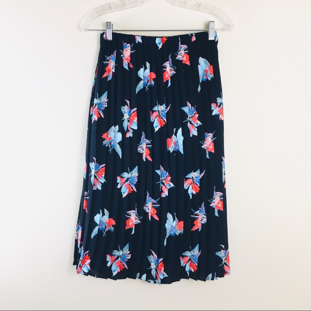 Ava & Liv Blue Floral Pleated Plus Size Skirt - Picture 1 of 4